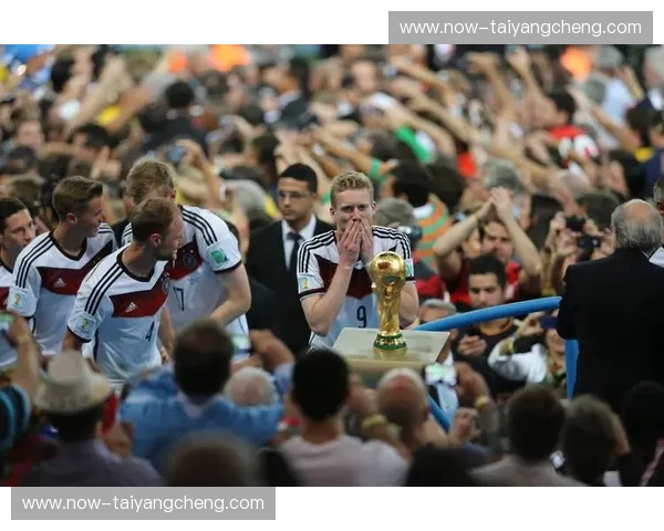 伯纳乌的星光陨落：重温06世界杯巴西vs法国的经典对决